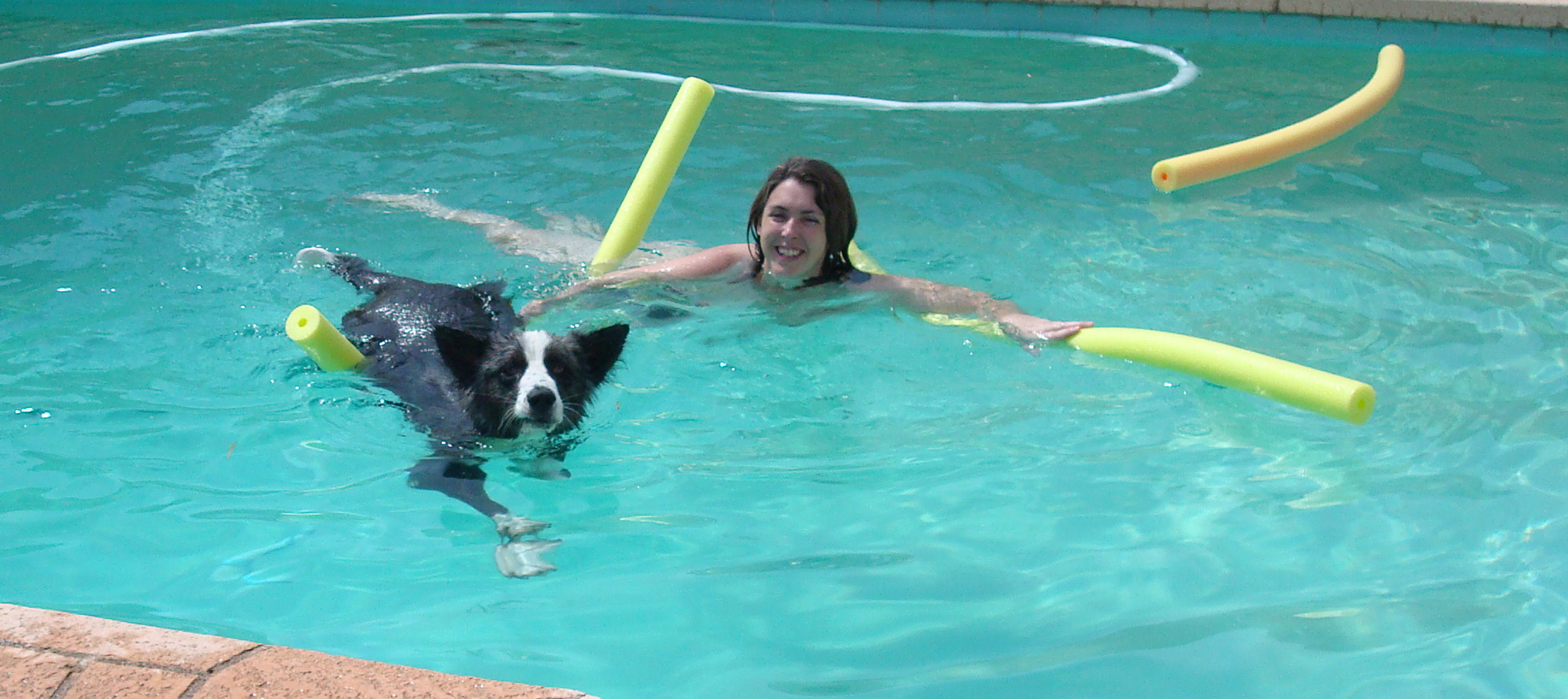DinoSwimming20090717a-withMichelle